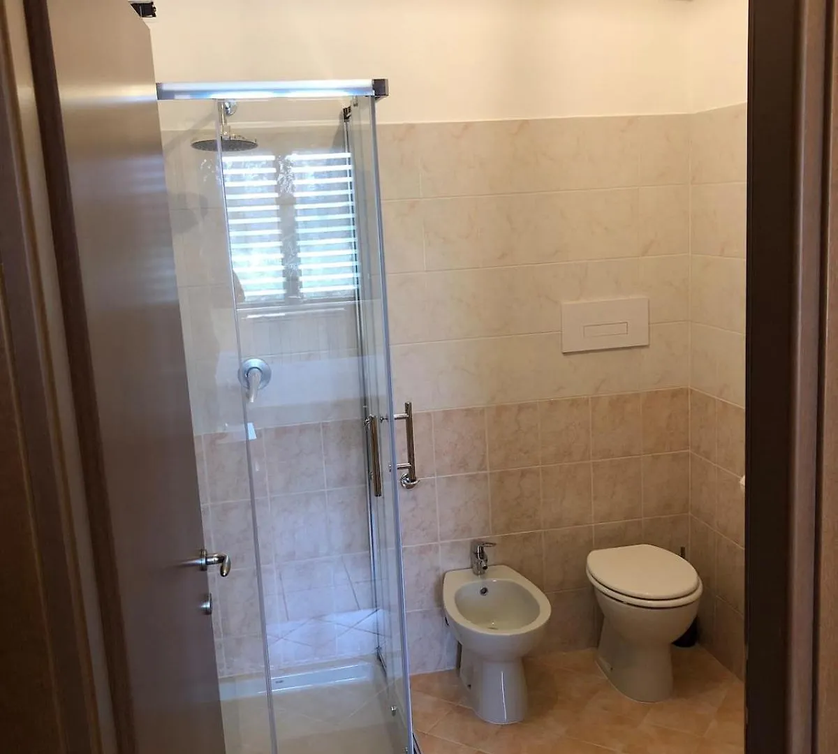 Gabriele Apartment With Private Garage بريشا