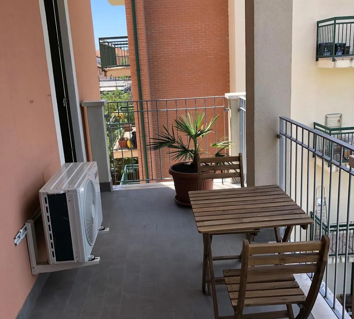 Gabriele Apartment With Private Garage Μπρέσια
